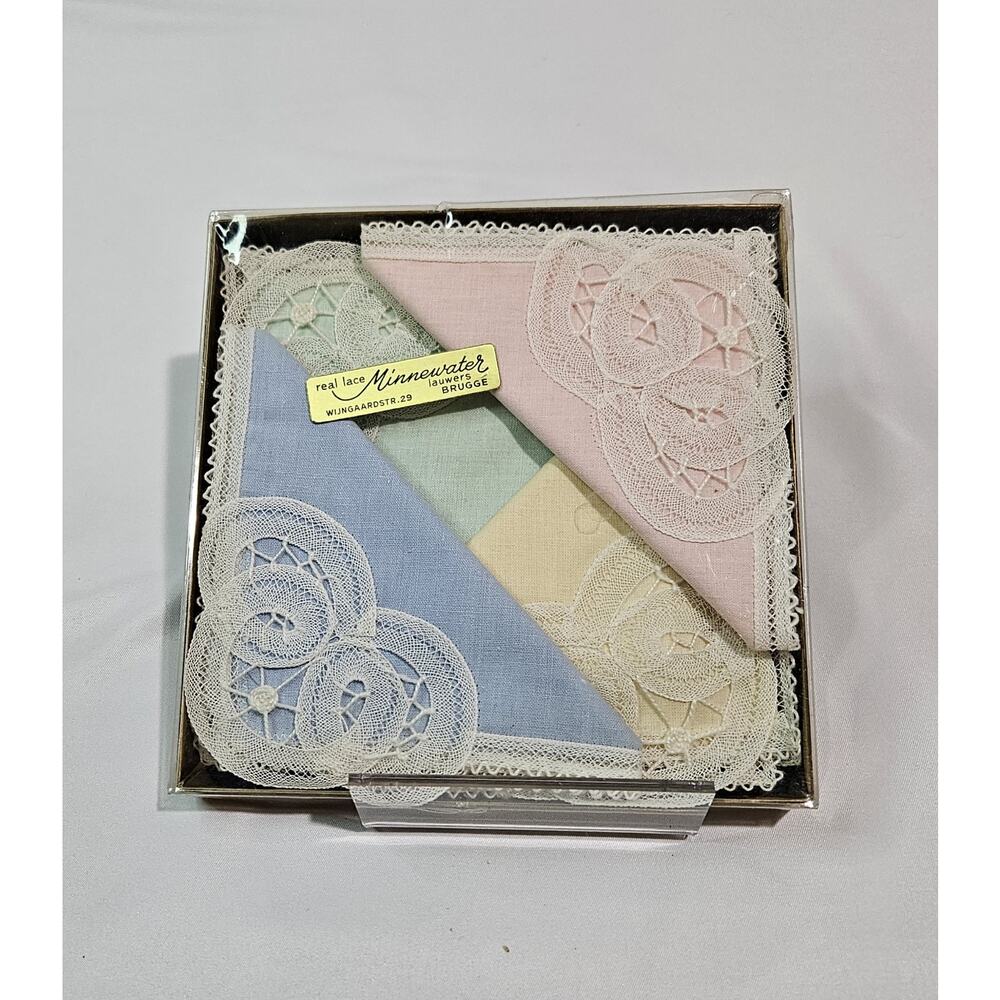 Antique Set of‎ 4 Lace Ladies Handkerchiefs In Original Box
